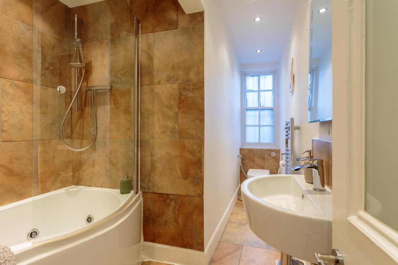 Ferienwohnung Beautiful Hideout In Center Of EDI Exterior foto